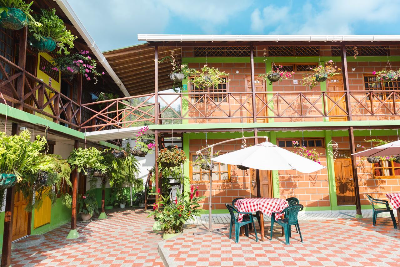 Hotel Dona Triny ซัปซูร์โร ภายนอก รูปภาพ