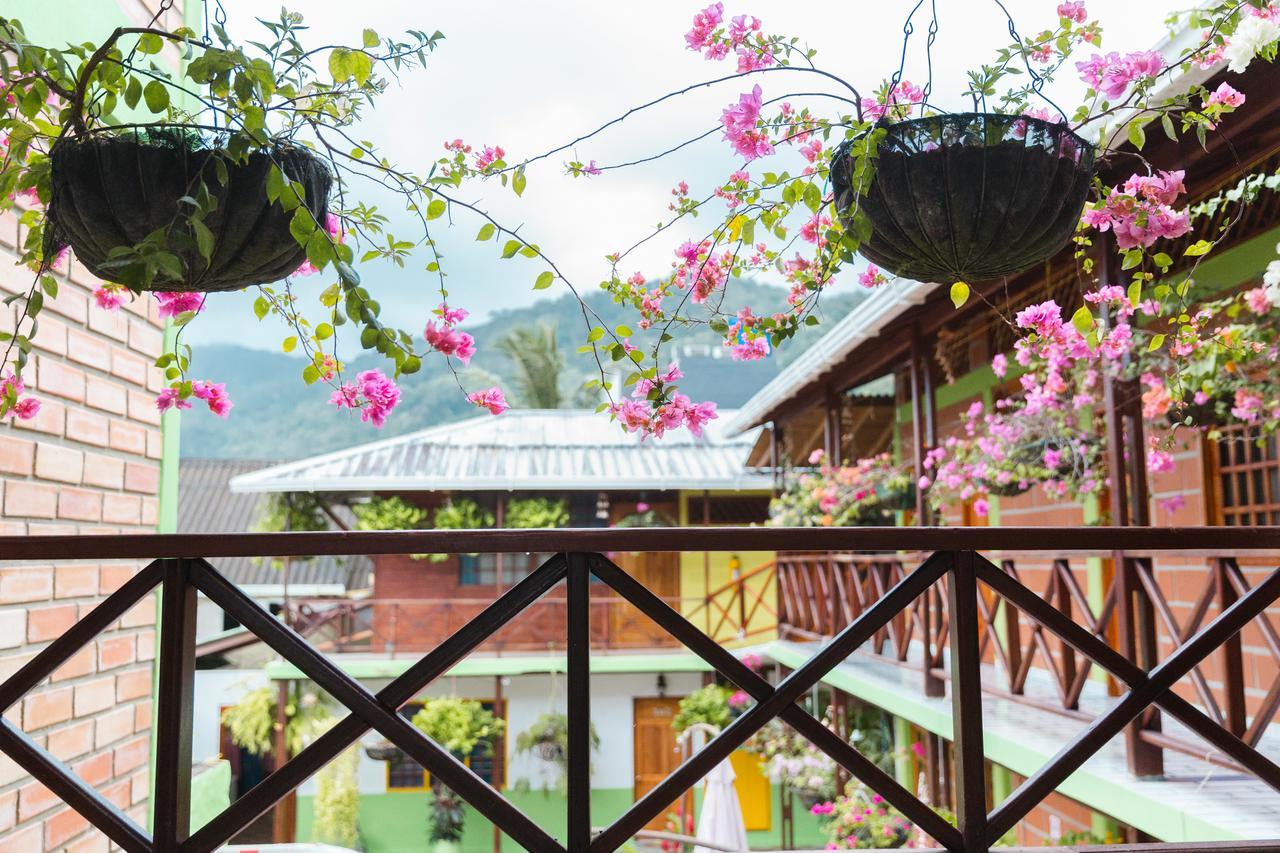 Hotel Dona Triny ซัปซูร์โร ภายนอก รูปภาพ